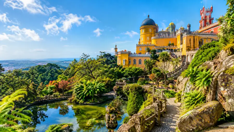 Pena Palace Gardens and Park: Lakes, Trails & Maps